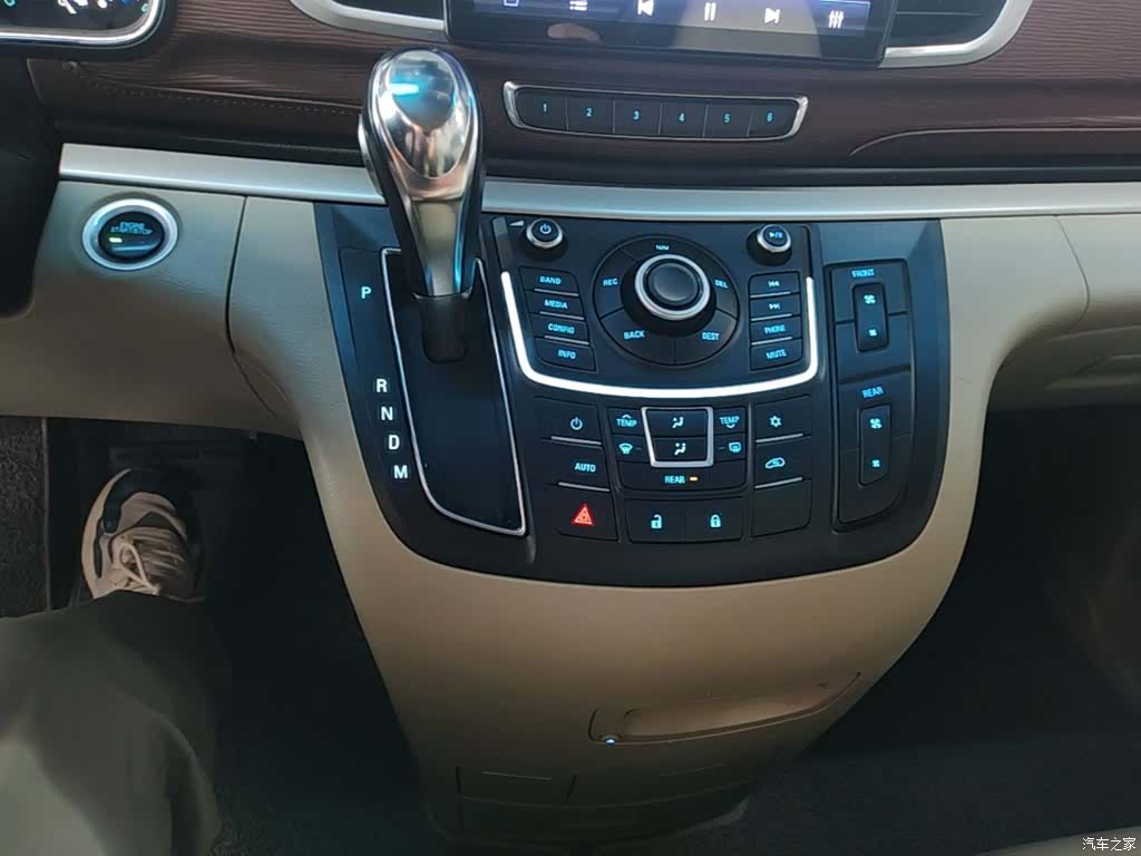 Buick GL8, 2016 14