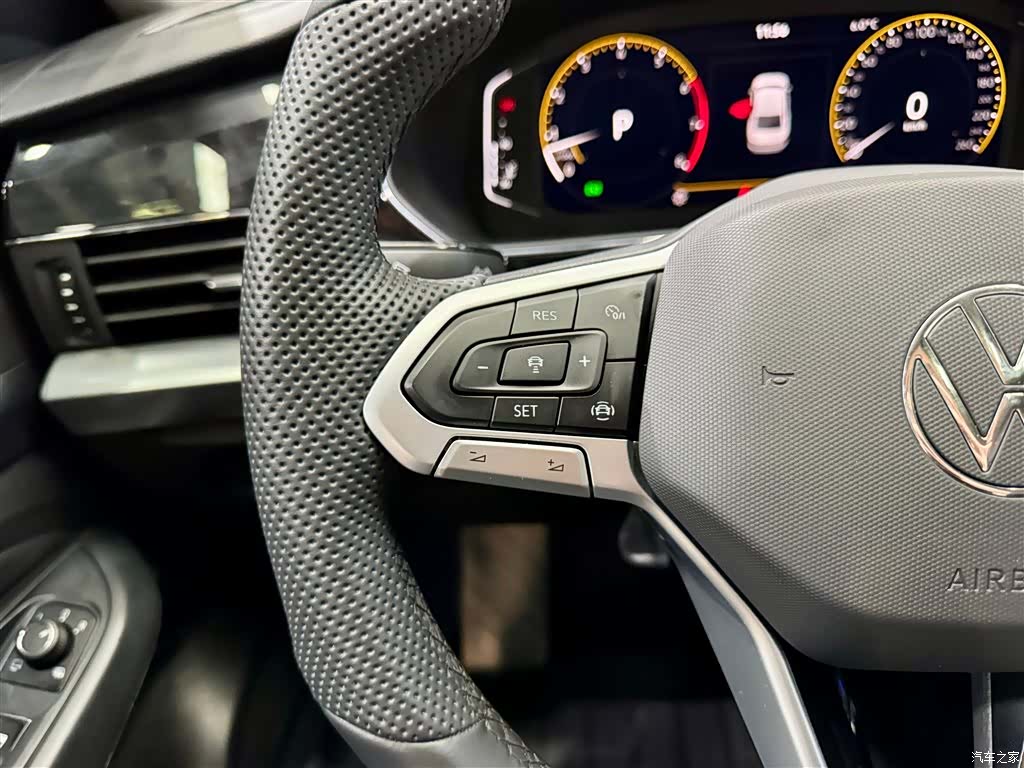 Volkswagen Passat, 2025 23