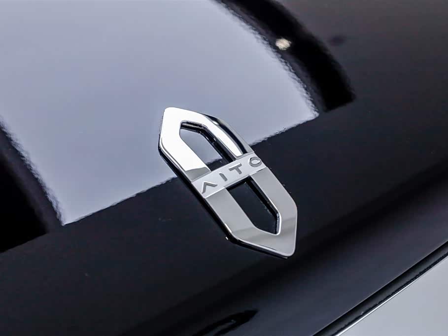 AITO Ask the world M8