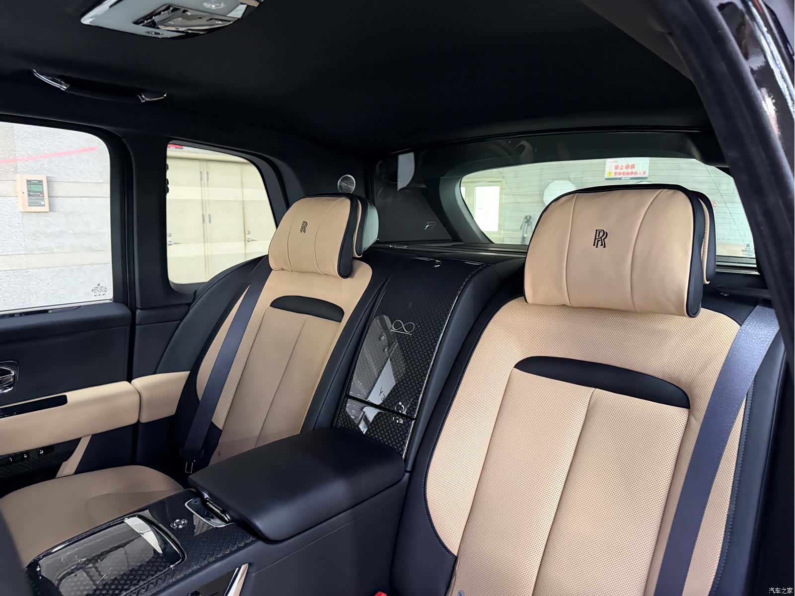 Rolls-Royce Cullinan, 2022 14
