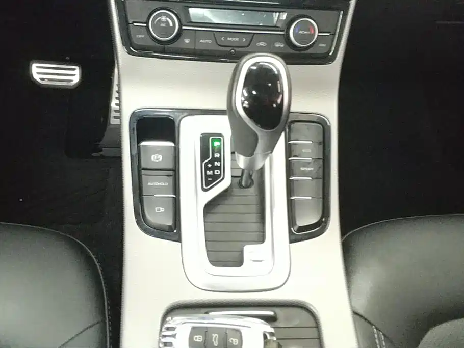 Geely Emgrand GS