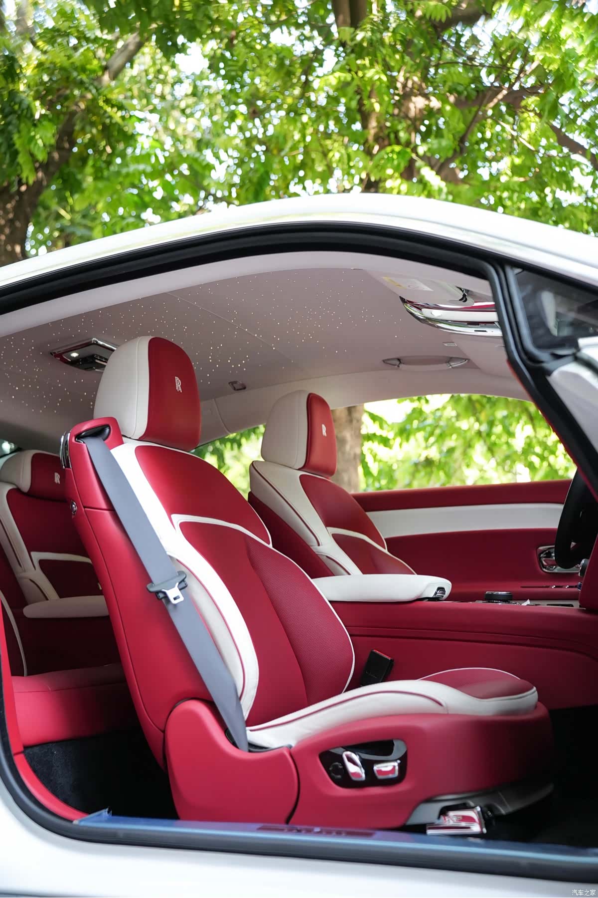 Rolls-Royce Spectre, 2024 9