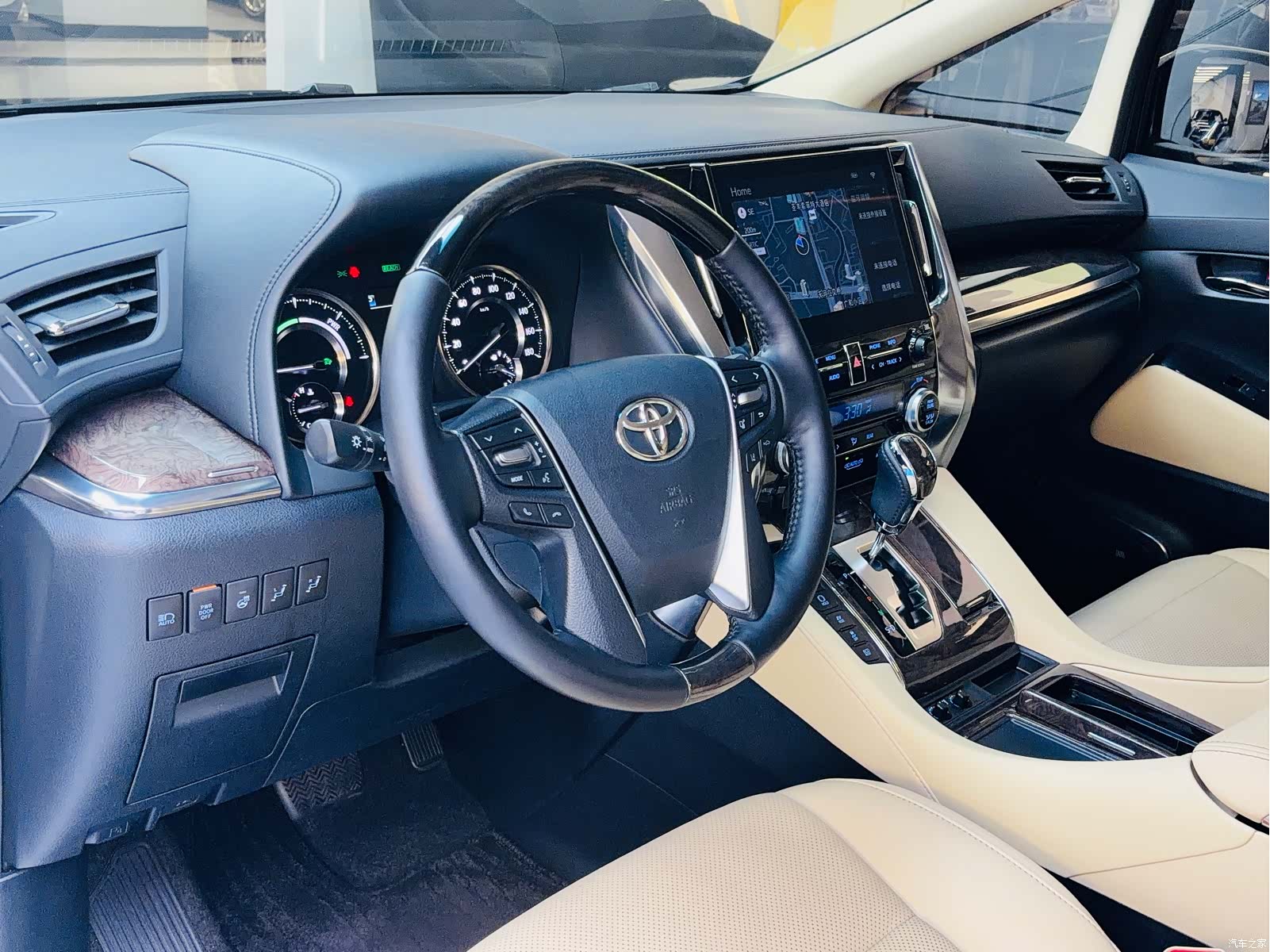 Toyota Alphard, 2022 7