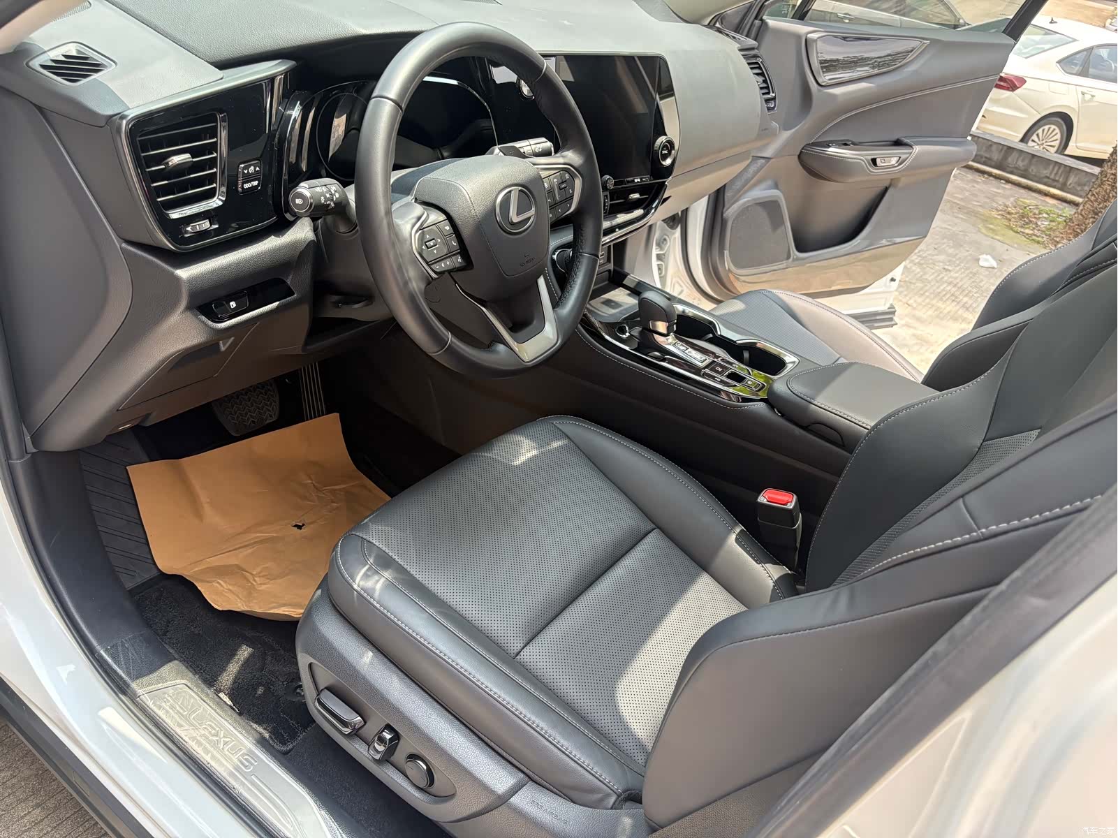 Lexus NX, 2023 10