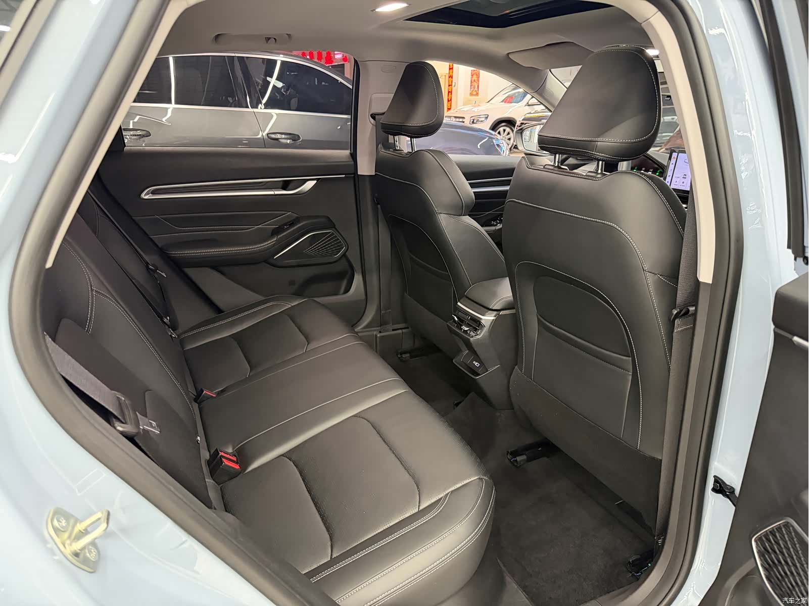 Geely Emgrand, 2023 17