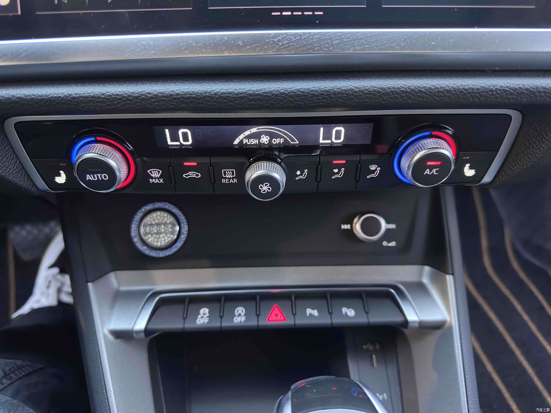 Audi Q3, 2023 13