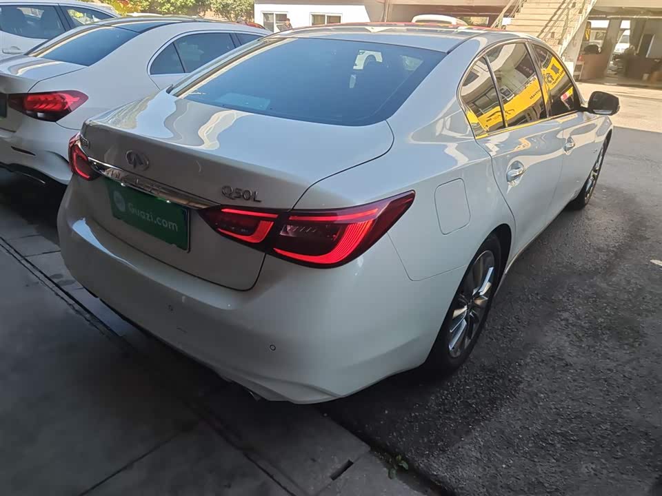 Infiniti Q50L