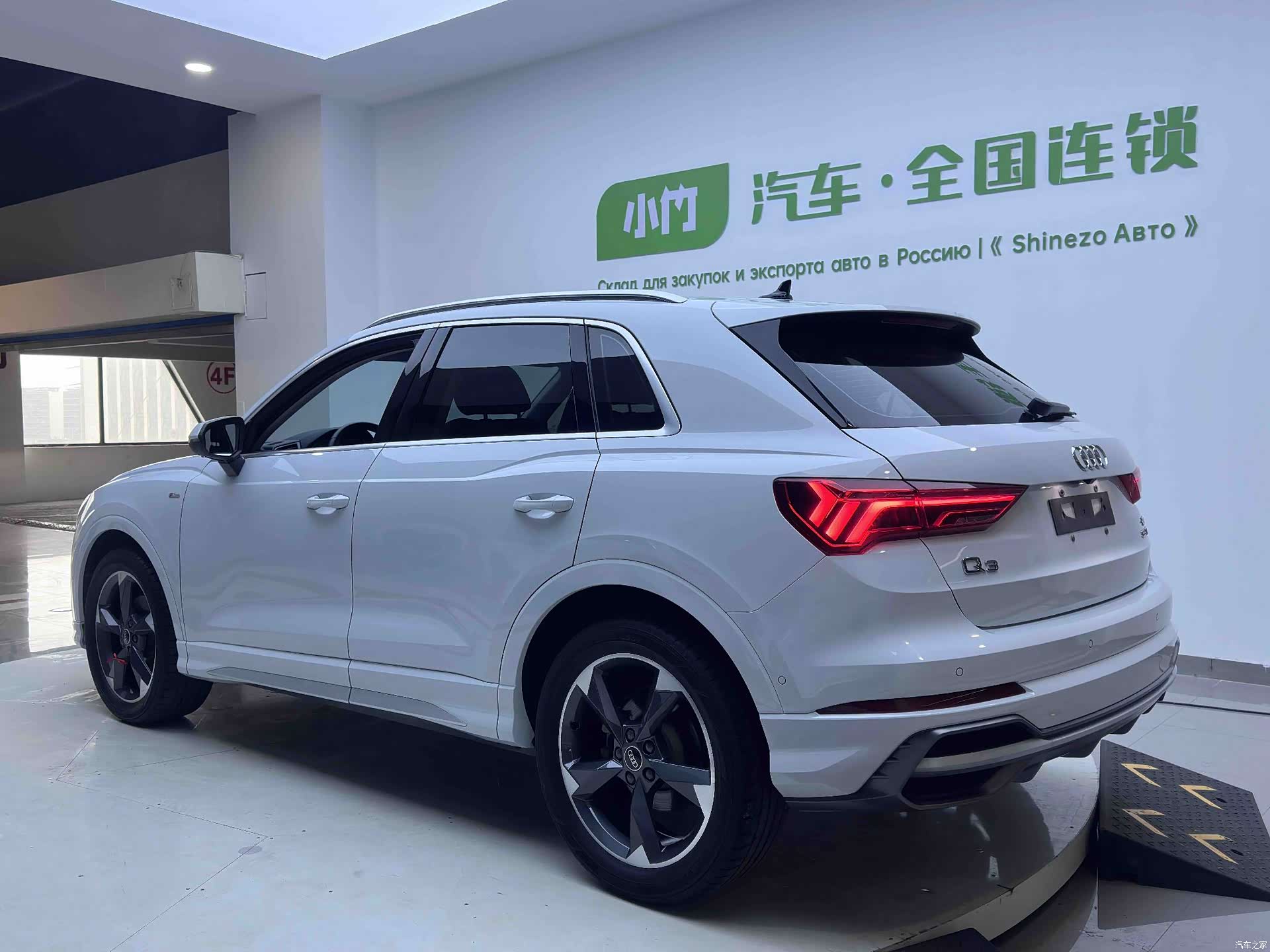Audi Q3, 2023 4