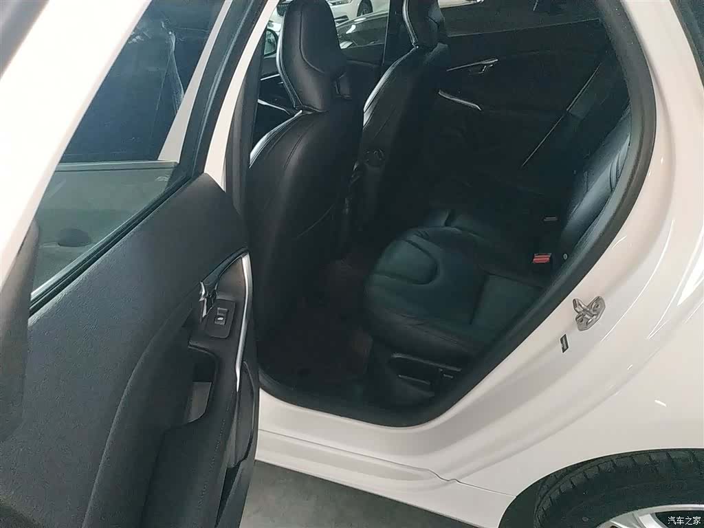 Volvo V40, 2019 17