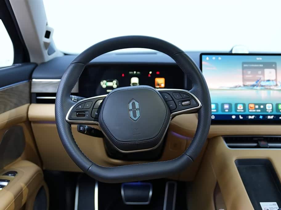 AITO Ask the world M5