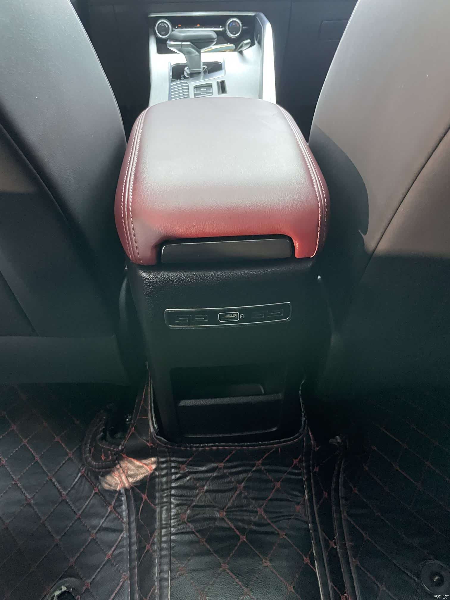 Geely Coolray, 2022 14
