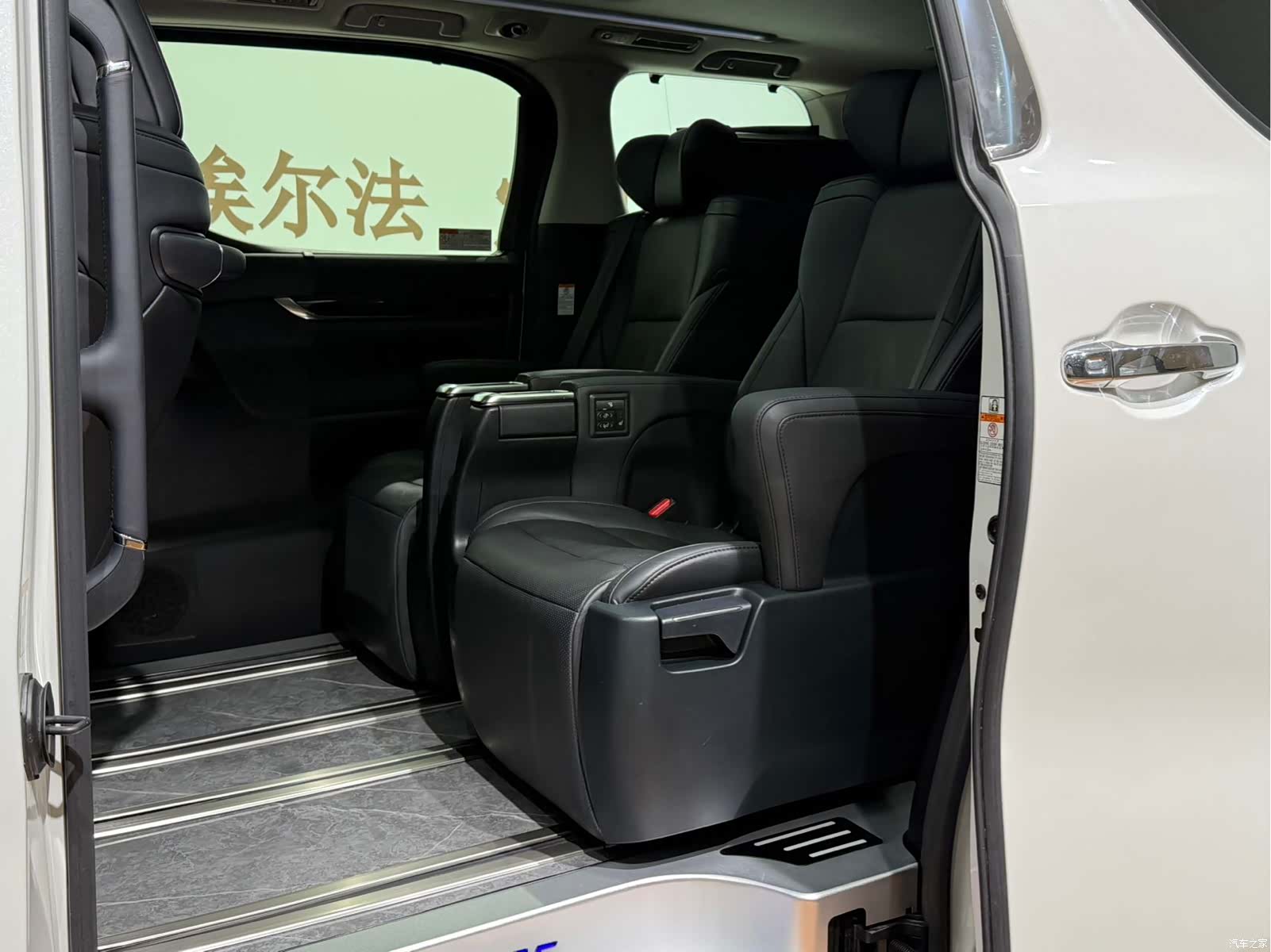 Toyota Vellfire, 2020 10