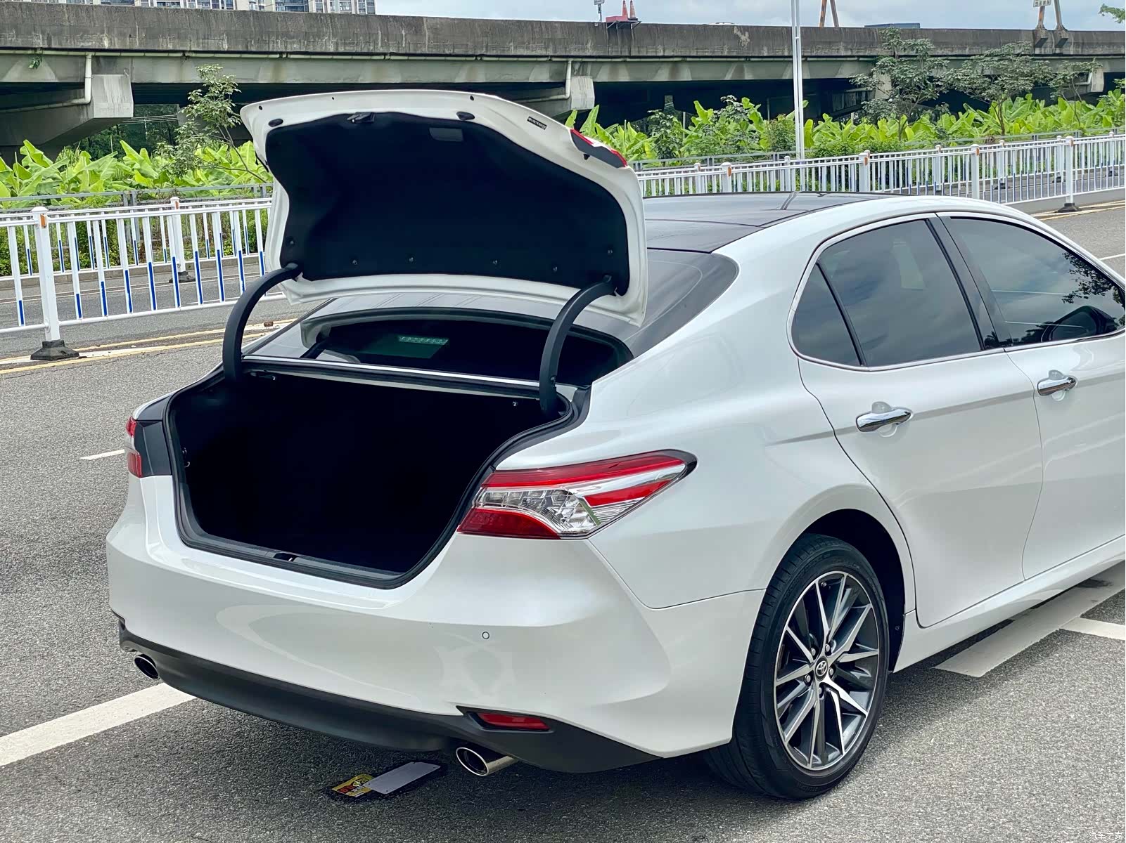 Toyota Camry, 2022 3