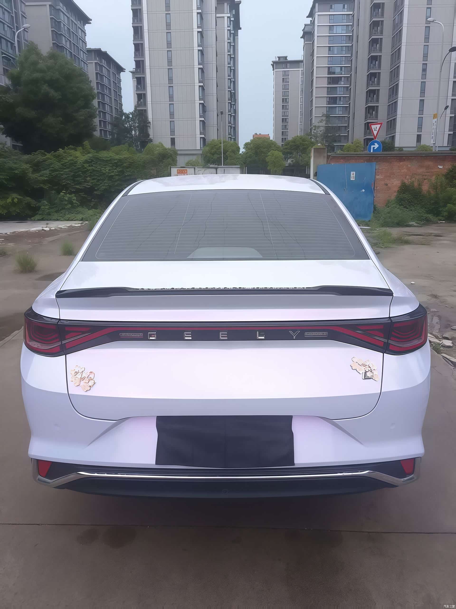 Geely Emgrand, 2022 17