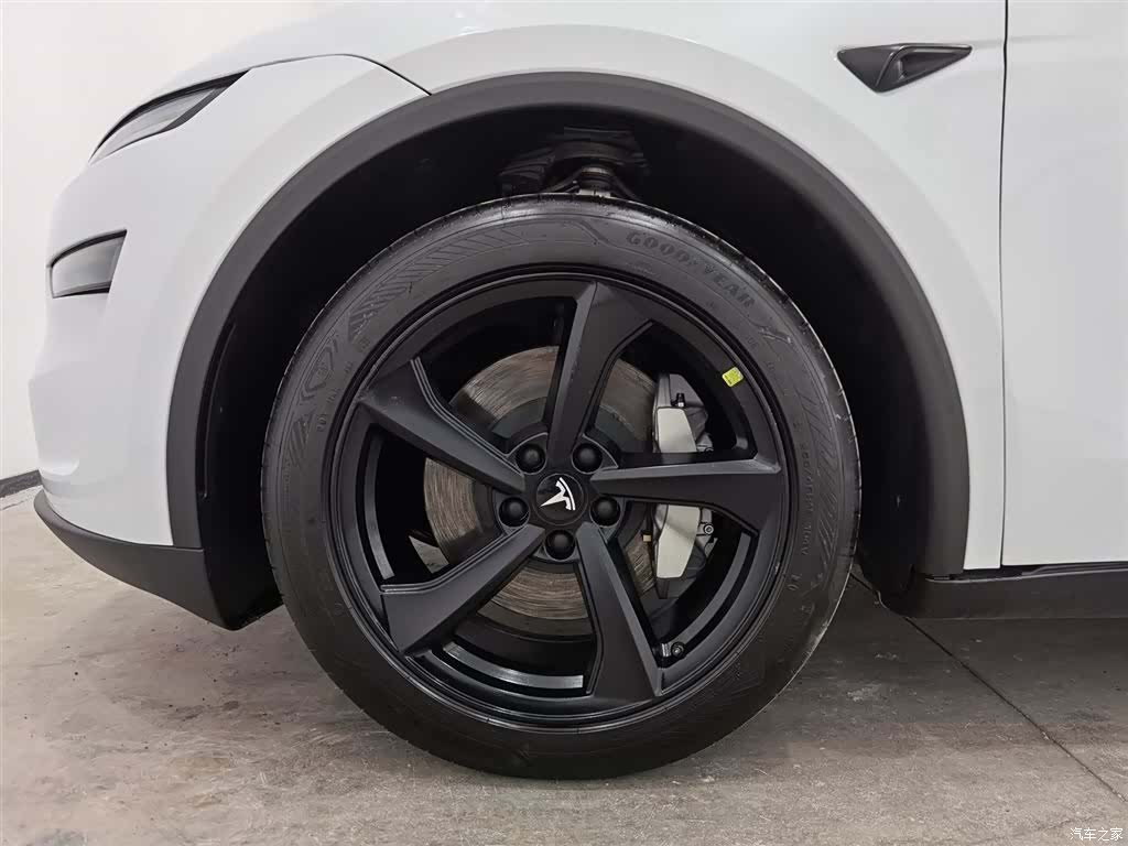 Tesla Model Y, 2025 17
