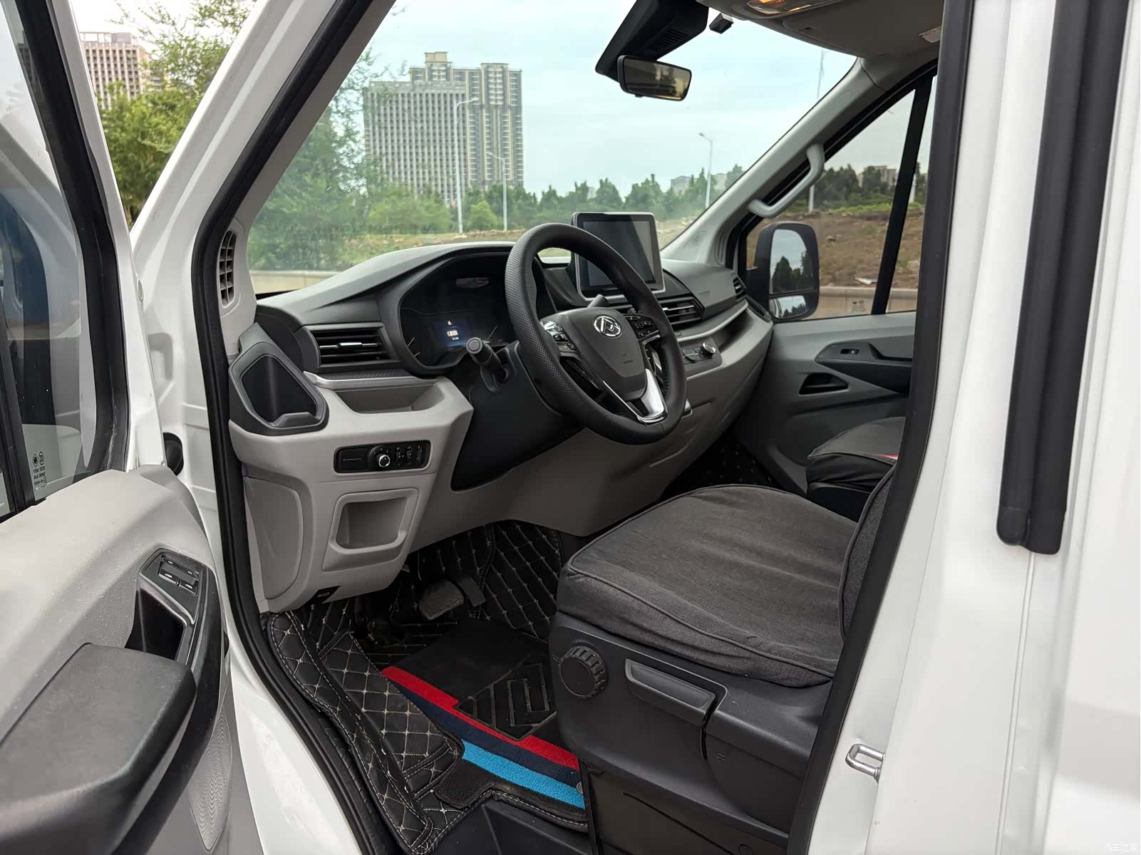 Maxus V90, 2021 14