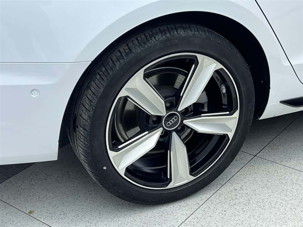 Audi A4L, 2022 32