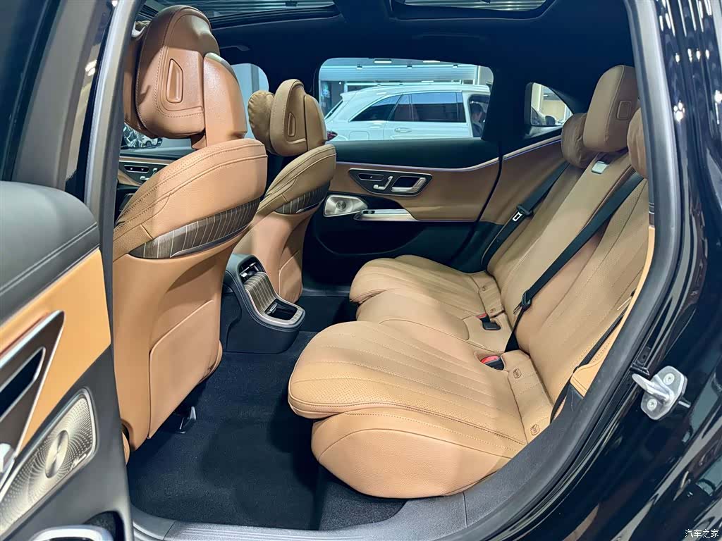 Mercedes-Benz E-Class, 2024 20