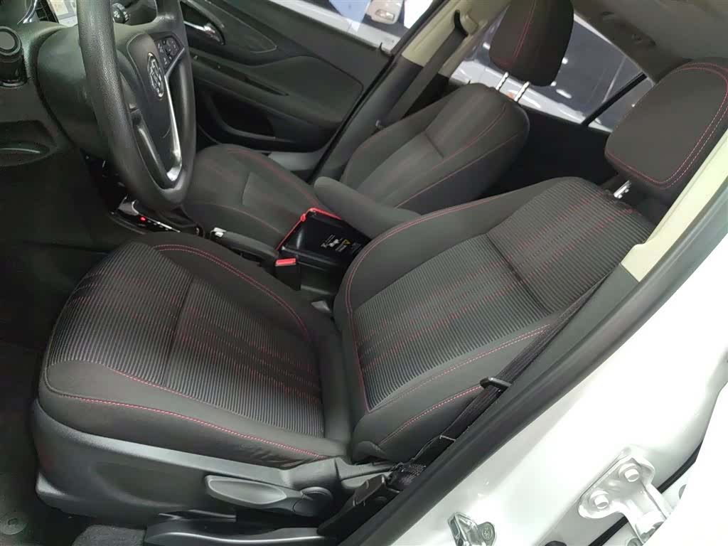 Buick Encore, 2017 11