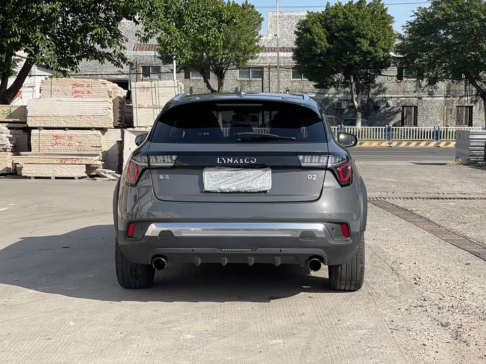 Lynk & Co 02