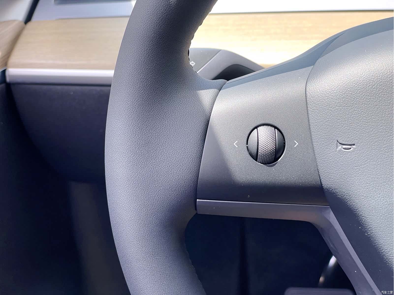 Tesla Model Y, 2023 25
