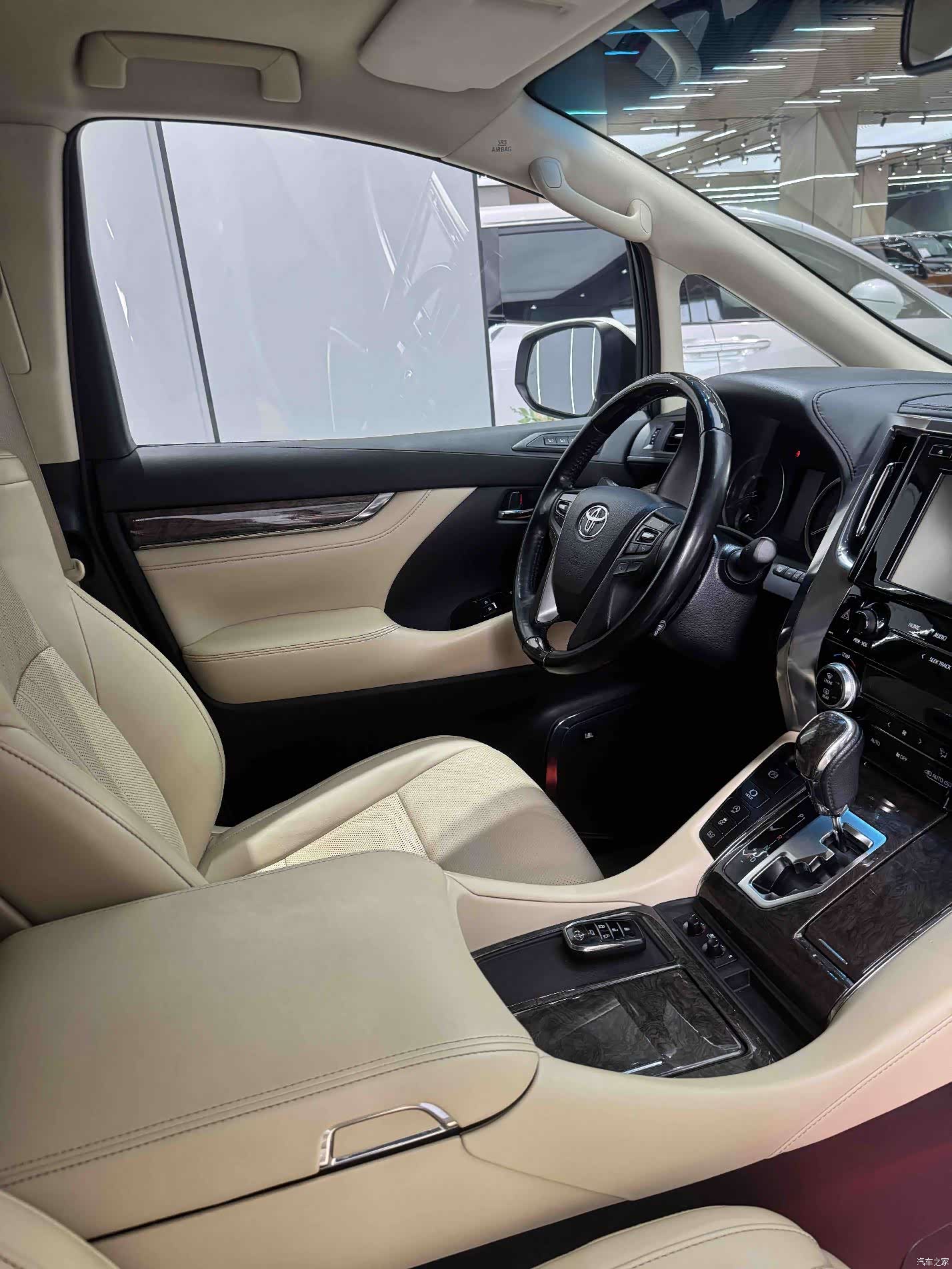 Toyota Alphard, 2019 18