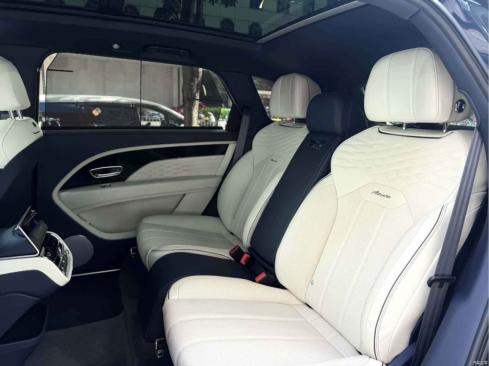 Bentley Bentayga, 2023 8
