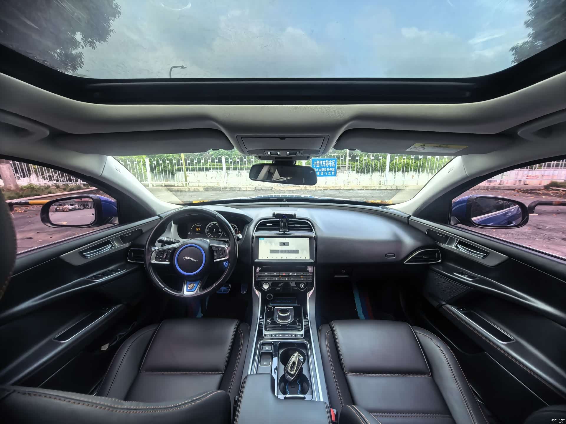 Land Rover XEL, 2020 12