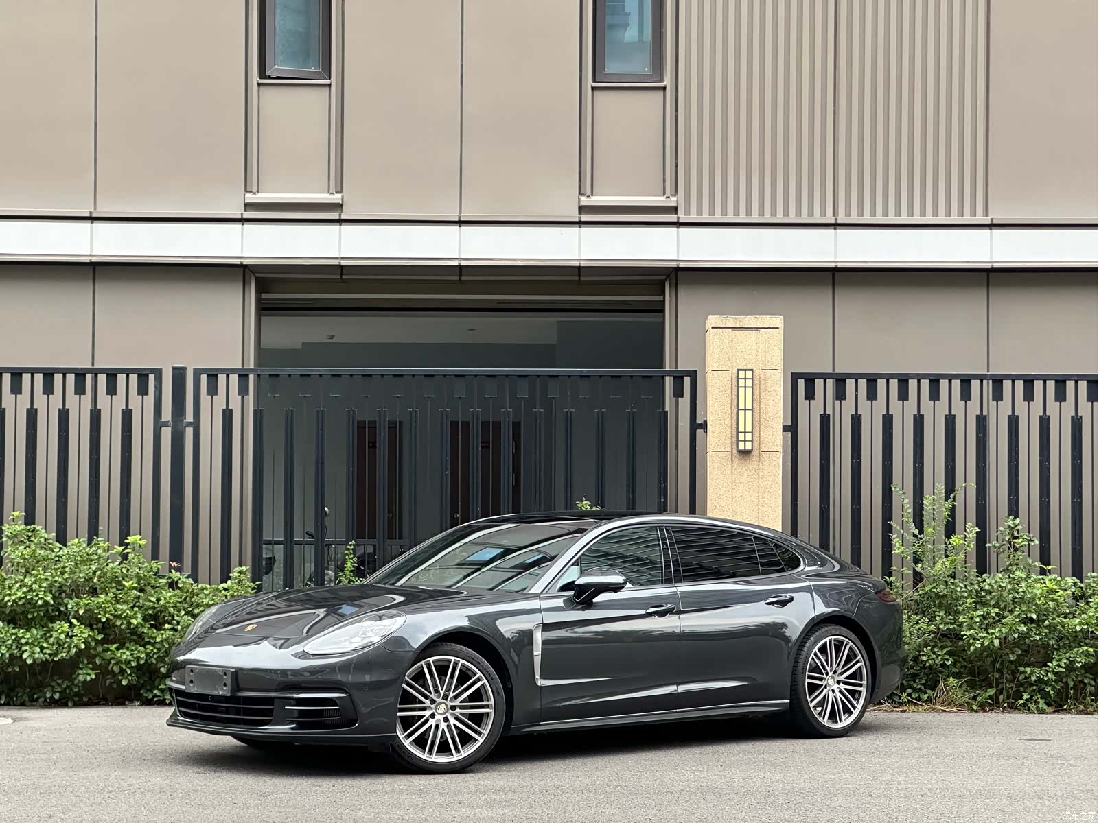 Porsche Panamera, 2019 1