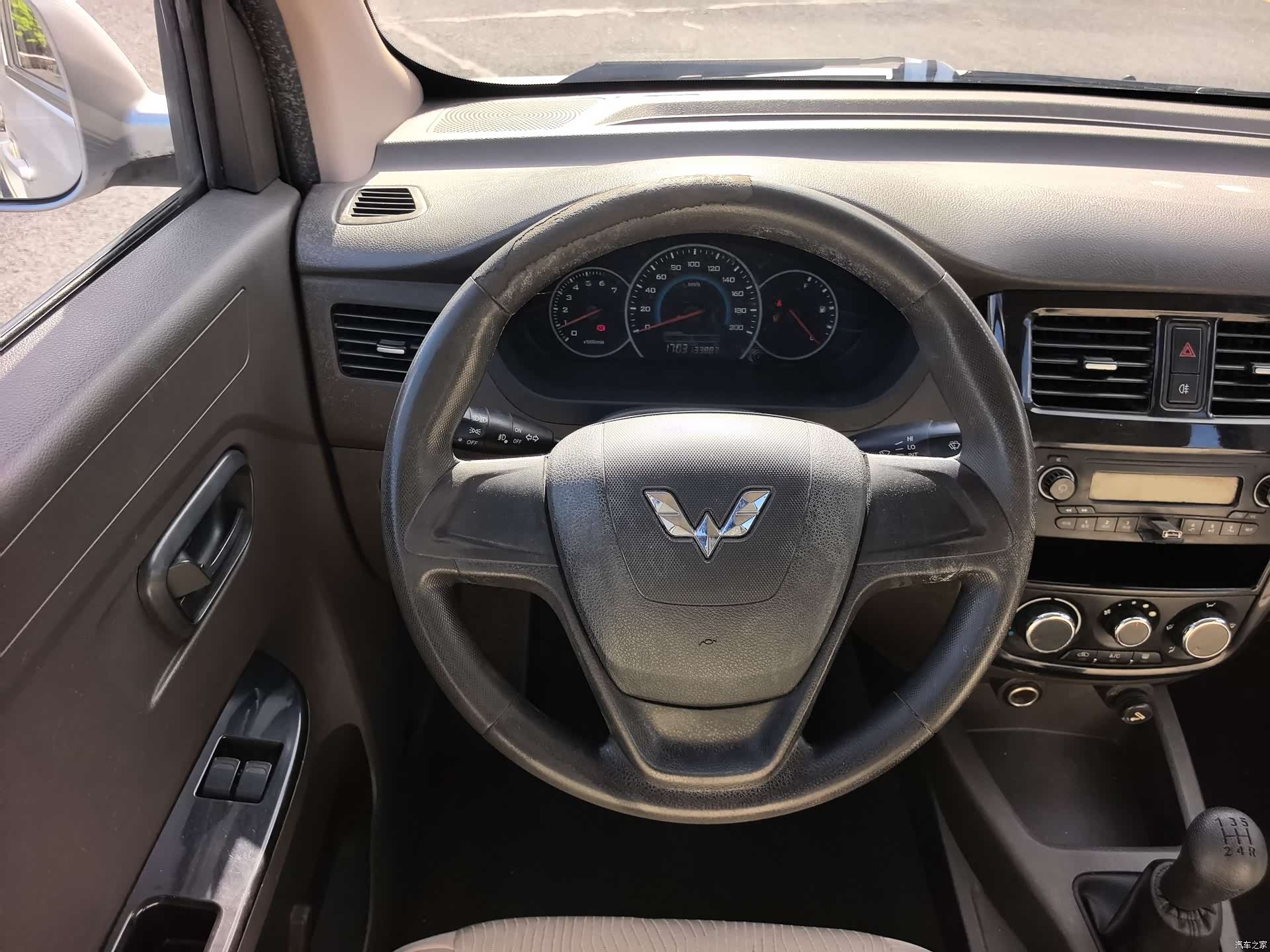 Wuling V, 2016 14