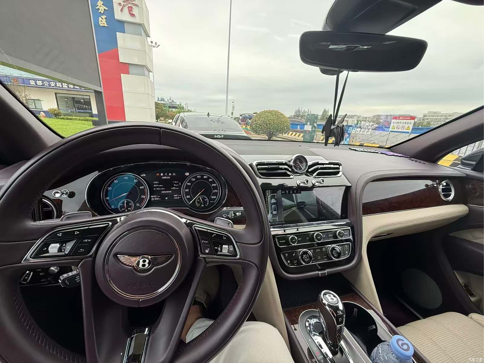 Bentley Bentayga, 2016 4