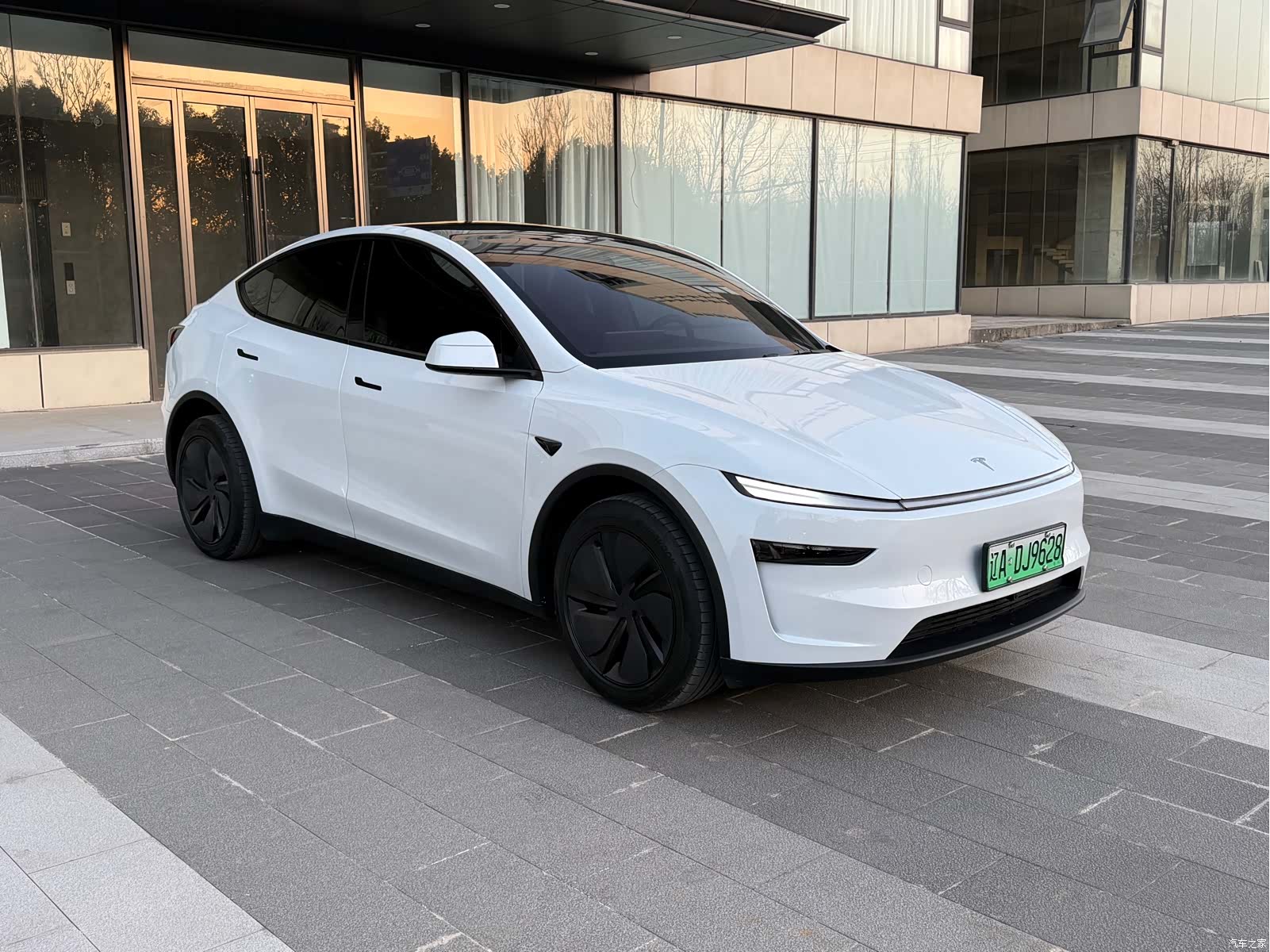 Tesla Model Y, 2025 3