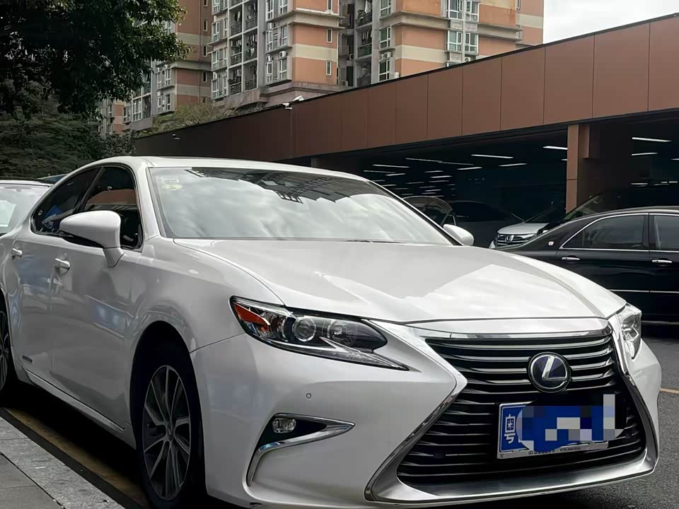 Lexus ES