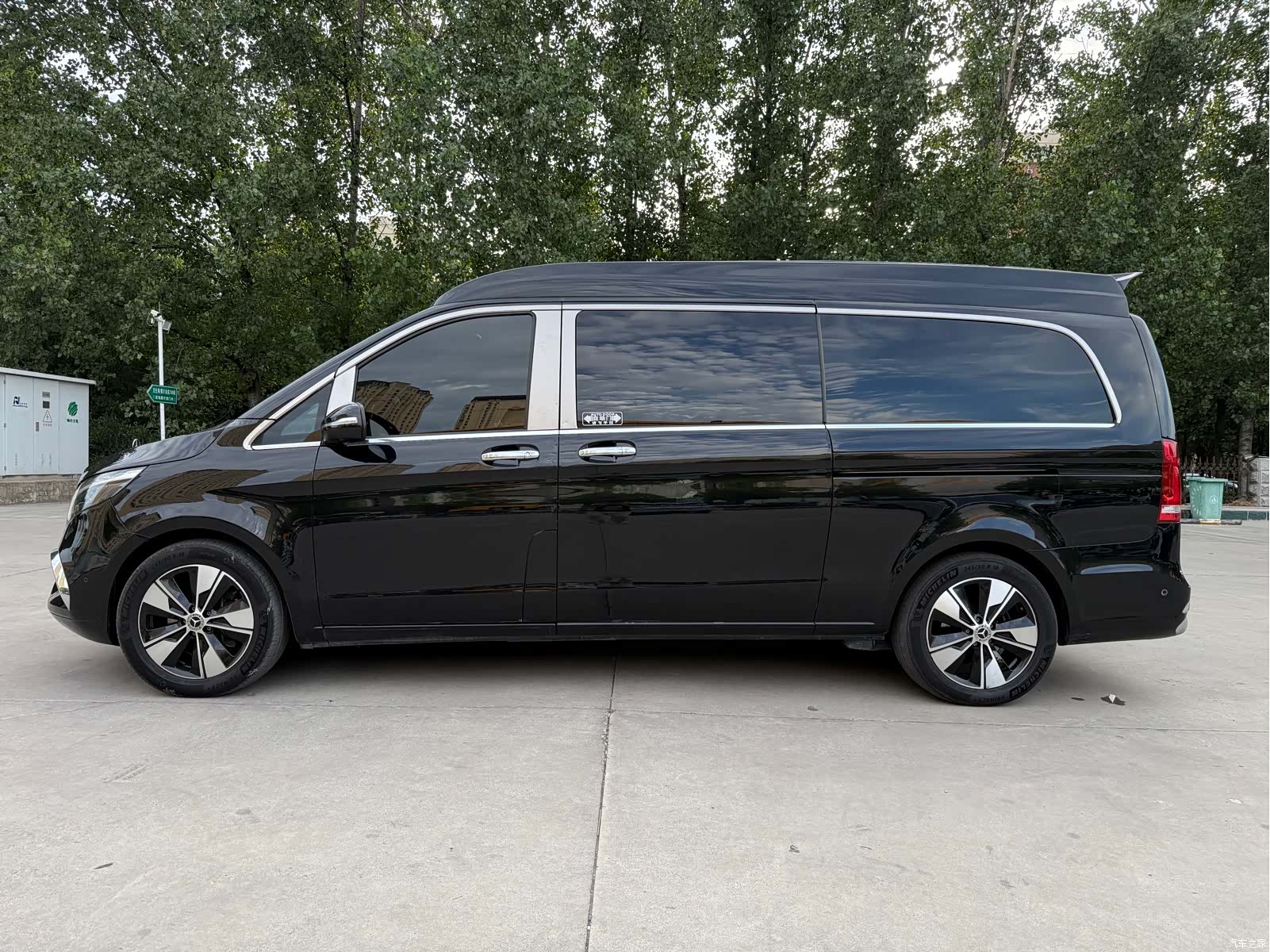 Mercedes-Benz V-Class, 2023 8
