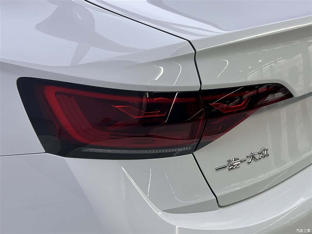 Volkswagen Sagitar, 2023 10