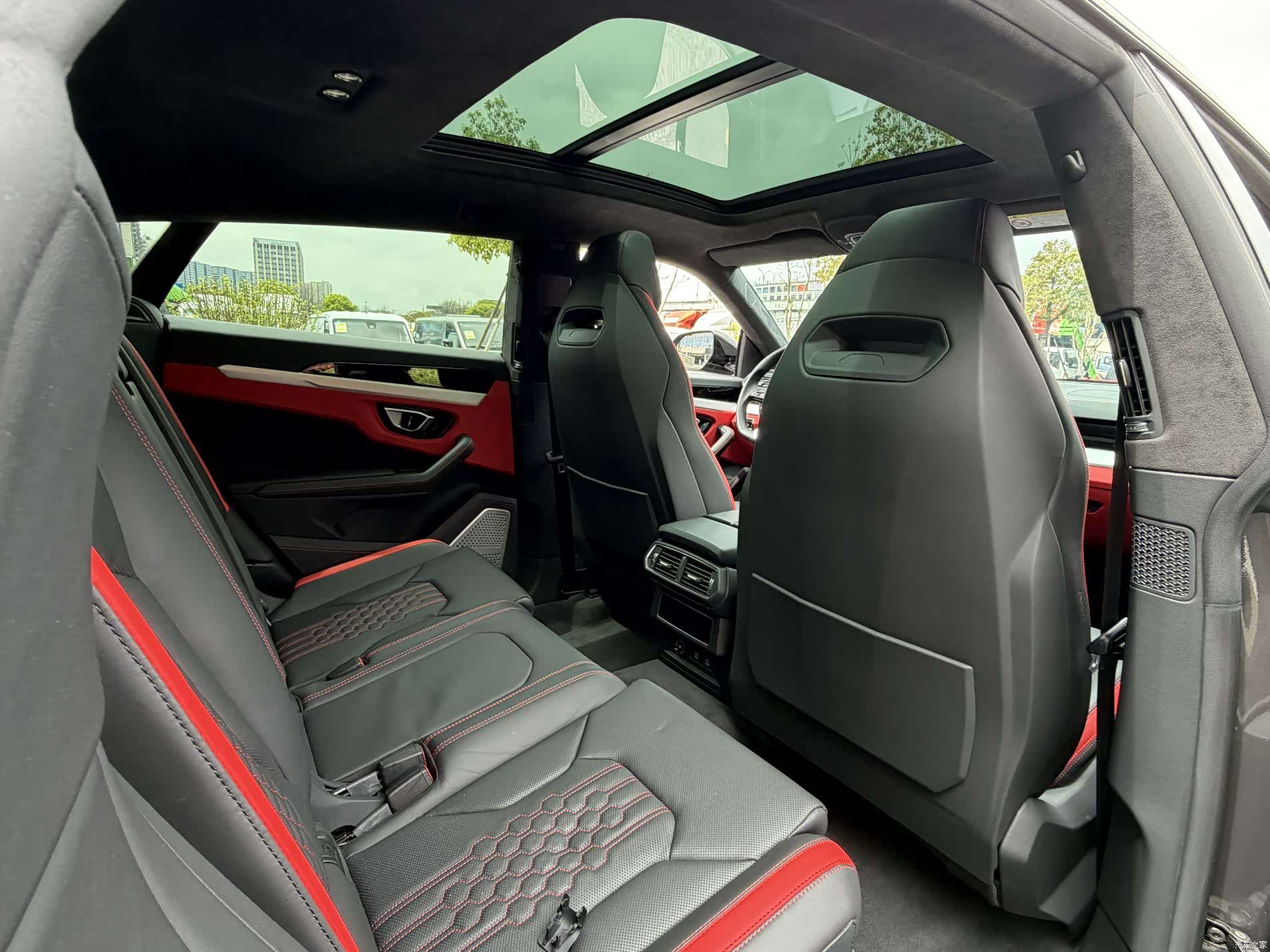 Lamborghini Urus, 2023 9