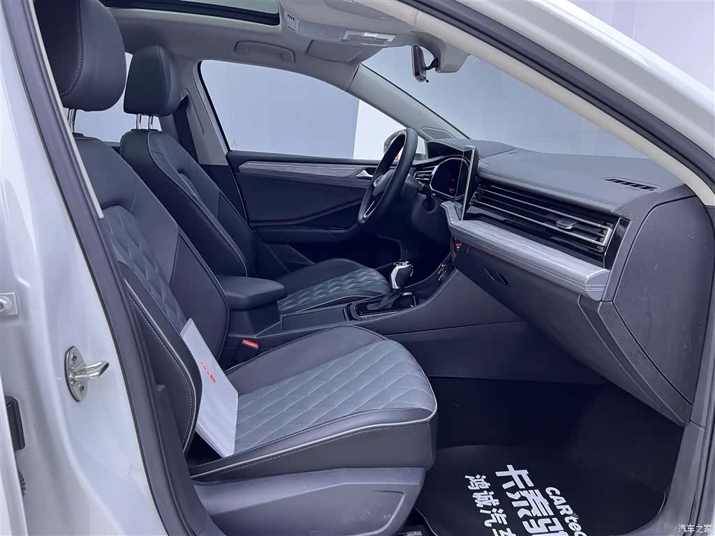 Volkswagen Sagitar, 2023 19
