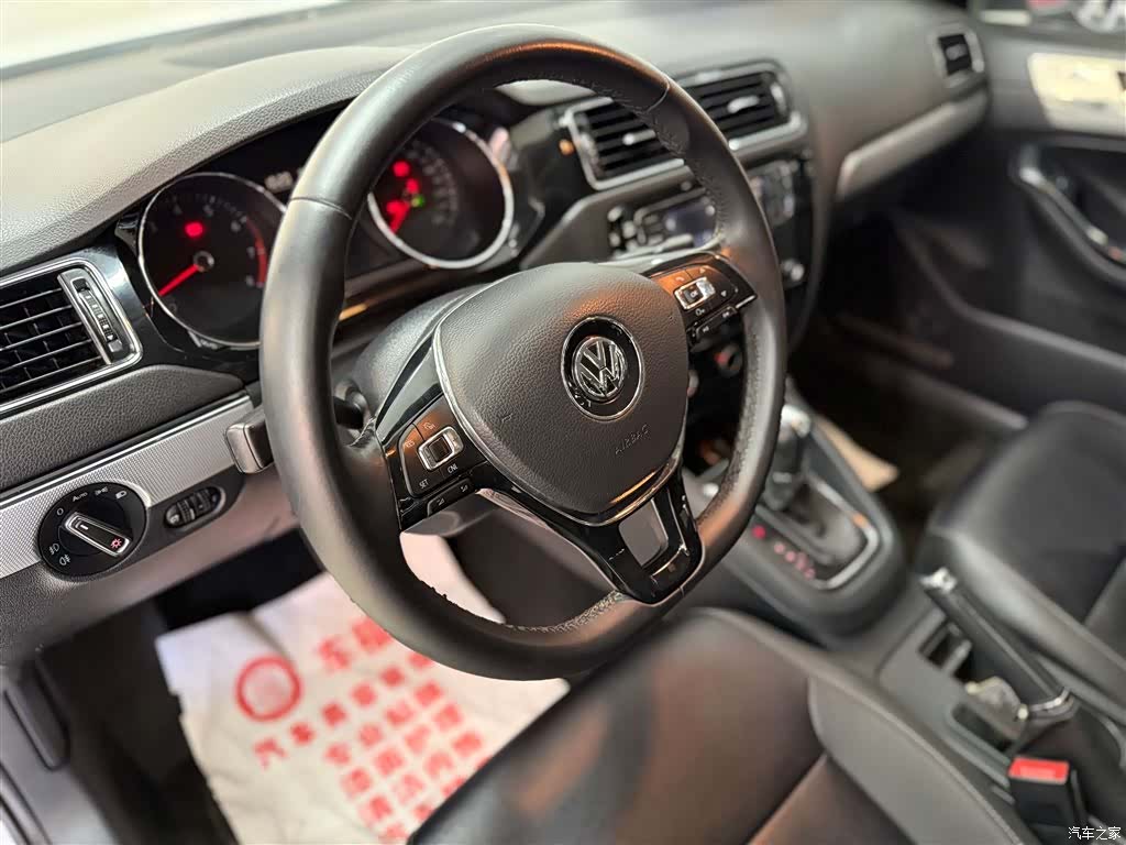 Volkswagen Sagitar, 2019 12