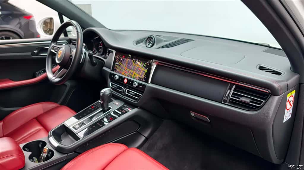 Porsche Macan, 2024 10