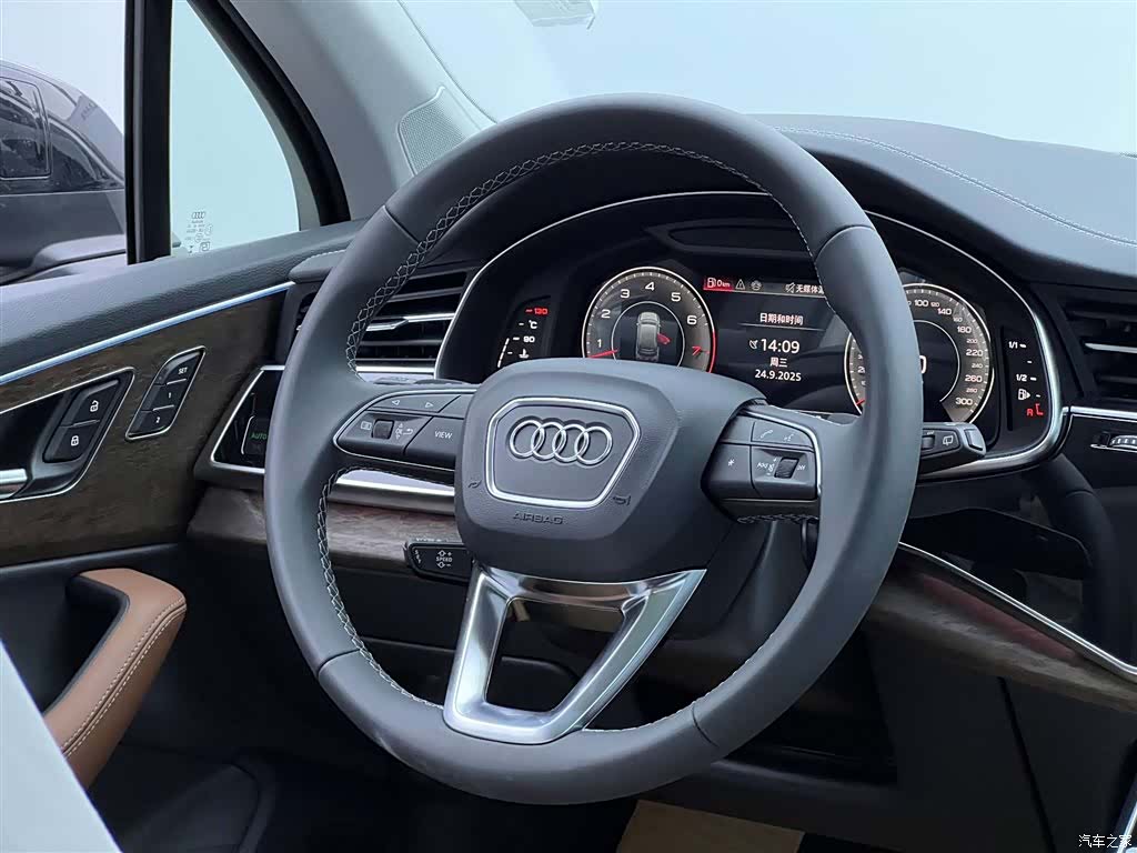 Audi Q7, 2025 9