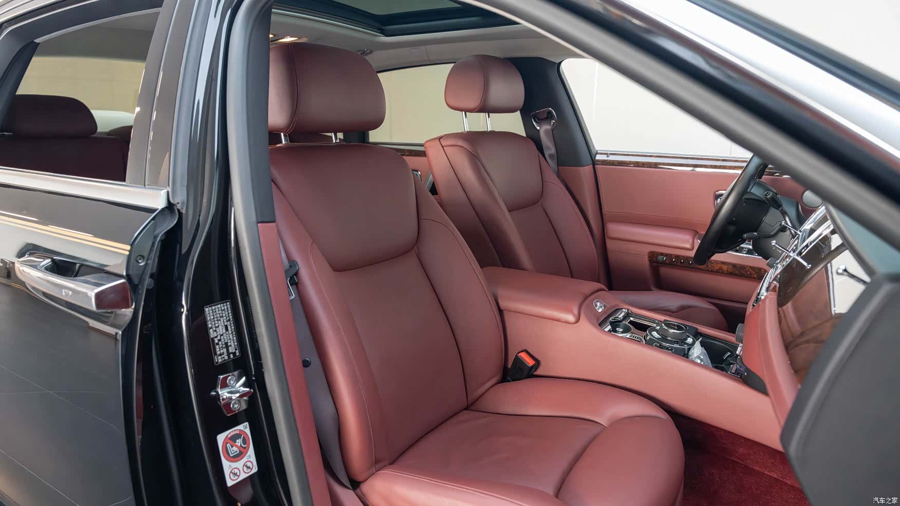 Rolls-Royce Ghost, 2016 11