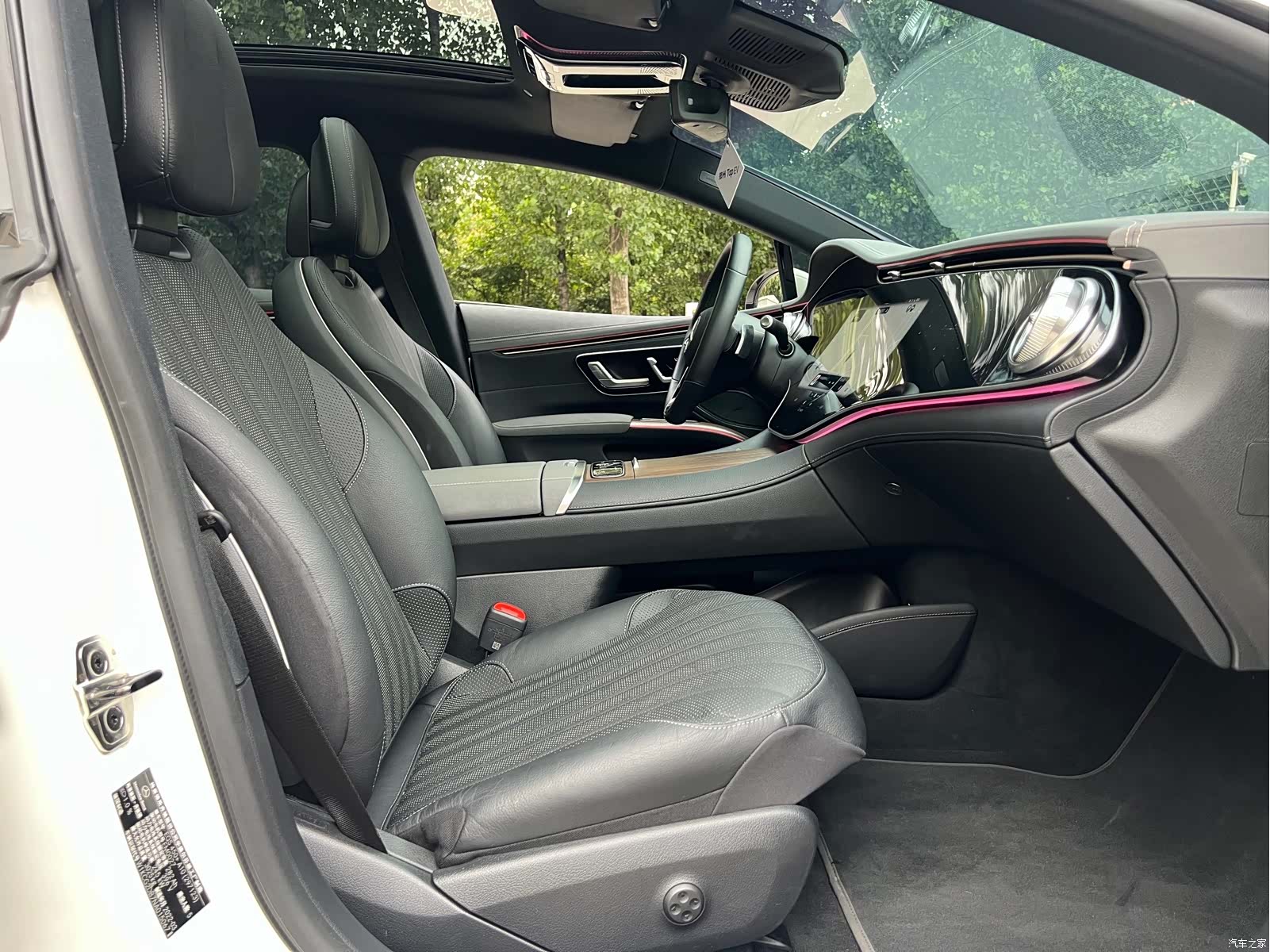 Mercedes-Benz EQS, 2023 16