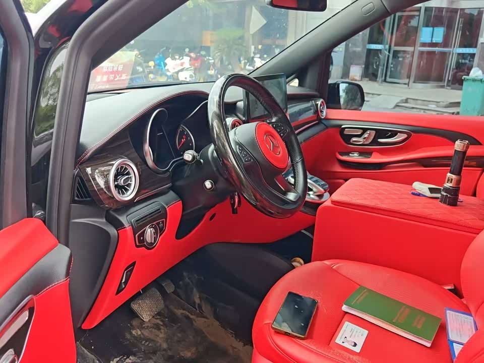 Mercedes-Benz V-class