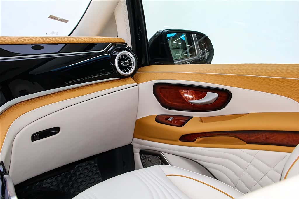 Mercedes-Benz 7, 2024 22
