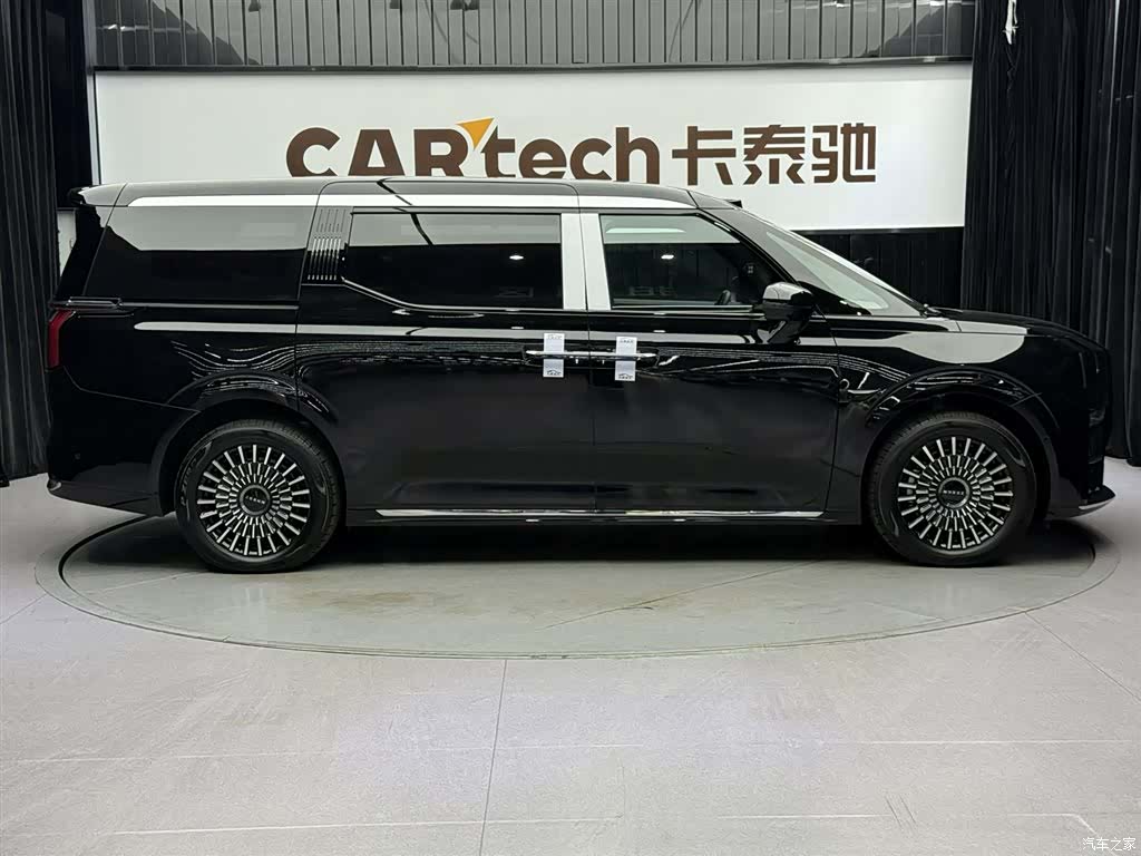 Zeekr 009, 2025 4