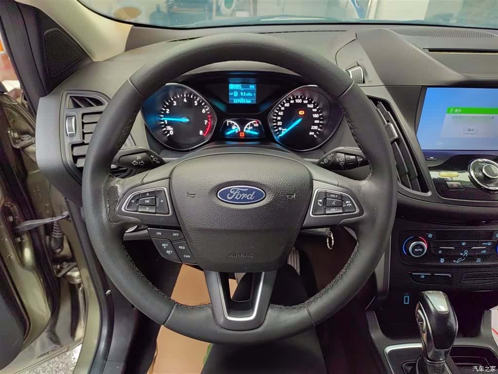 Ford Kuga, 2018 3