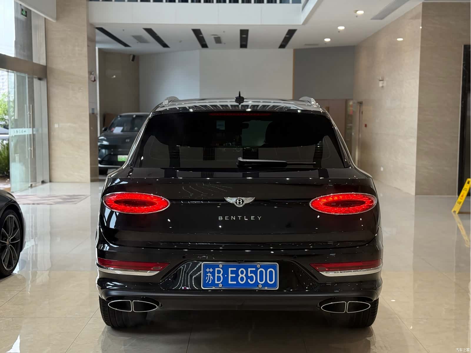 Bentley Bentayga, 2022 20