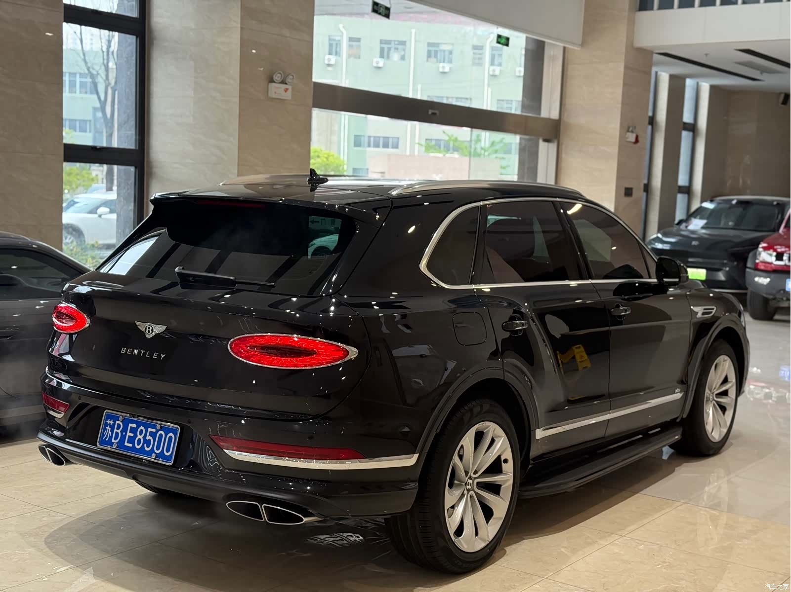 Bentley Bentayga, 2022 21