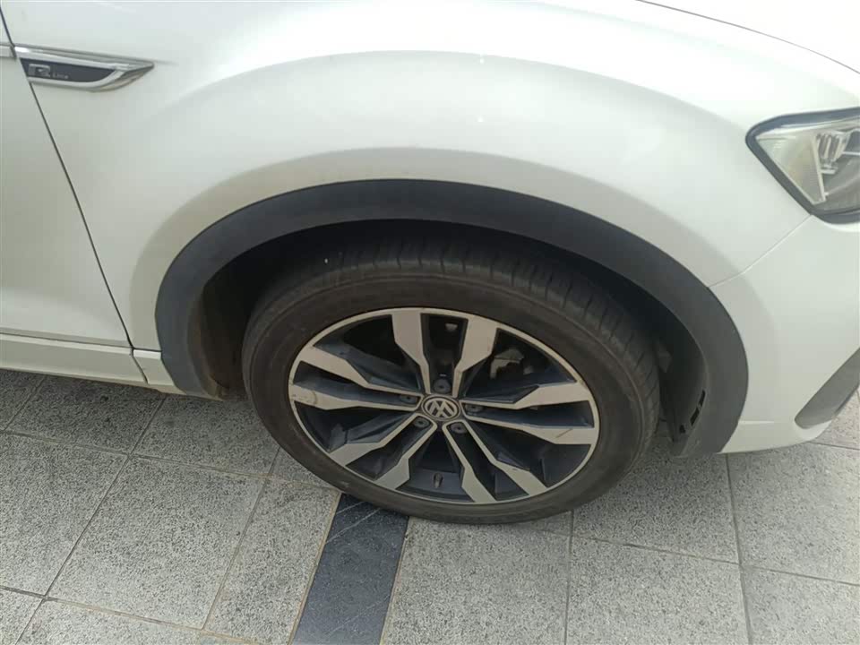 Volkswagen T-ROC exploring Songs