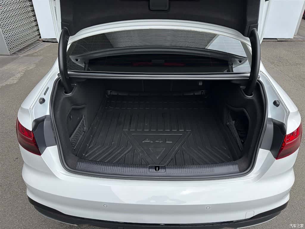 Audi A4L, 2024 15